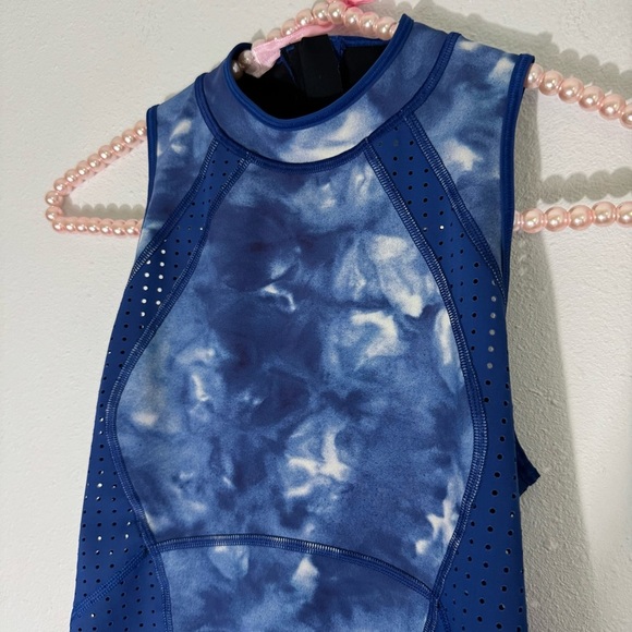 Lululemon Swell Seeker one piece paddle suit size 2 - Picture 2 of 16